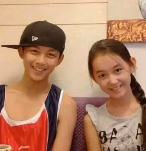 她11歲被吳磊奪走初吻,因長得太漂亮被禁止整容,如今長大大變樣