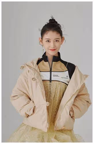 她11歲被吳磊奪走初吻,因長得太漂亮被禁止整容,如今長大大變樣