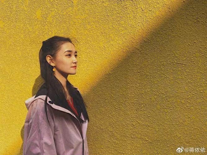 她11歲被吳磊奪走初吻,因長得太漂亮被禁止整容,如今長大大變樣