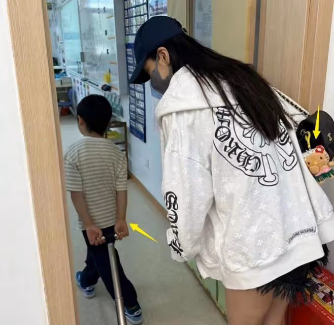 Baby送兒子上學,和黃曉明同在家長群,7歲兒子憑實力上上海中學