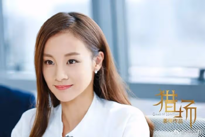 她被騙進娛樂圈,與名演員閃婚,生一雙帥氣兒子,被丈夫寵成大女兒