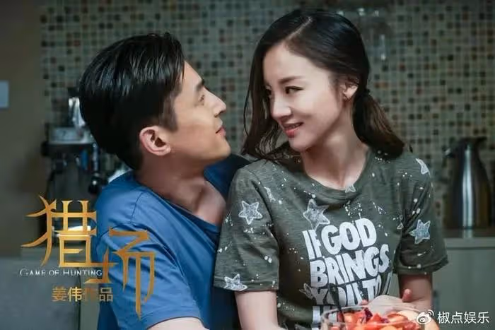 她被騙進娛樂圈，與名演員閃婚，生一雙帥氣兒子，被丈夫寵成大女兒