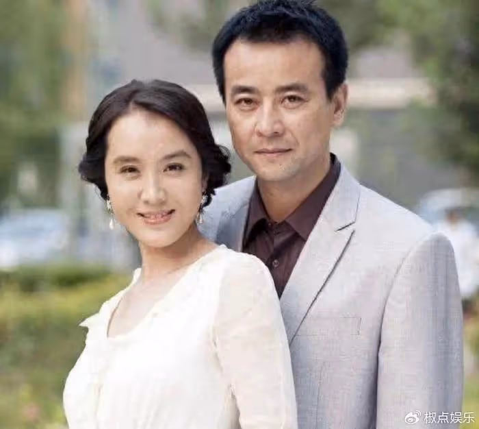 演員羅鋼:娶小23歲郝蕾,陪嬌妻戰勝家族遺傳病,48歲老來得子