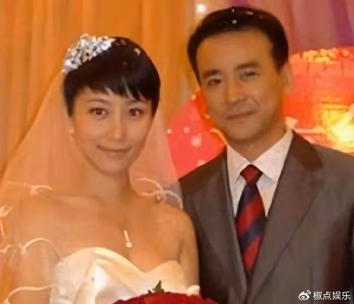演員羅鋼:娶小23歲郝蕾,陪嬌妻戰勝家族遺傳病,48歲老來得子