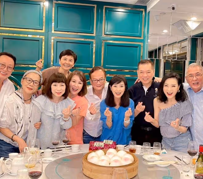 米雪慶祝68歲生日,容顏不老依舊美麗,如今仍單身一人