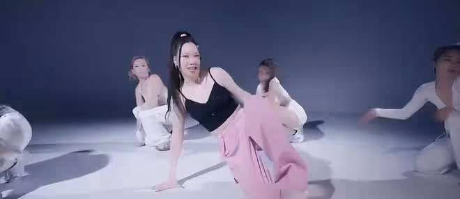 甄子丹19歲女兒發單曲獲國際好評,全家一起幫助宣傳獲資源咖位
