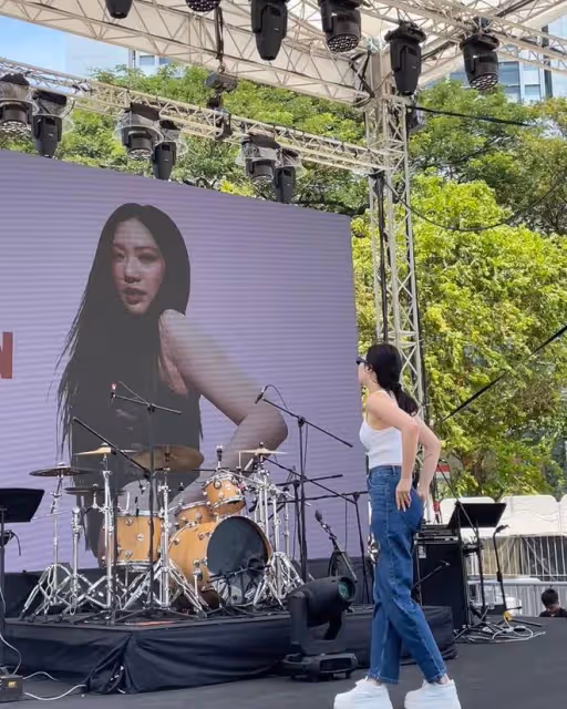 甄子丹19歲女兒發單曲獲國際好評,全家一起幫助宣傳獲資源咖位