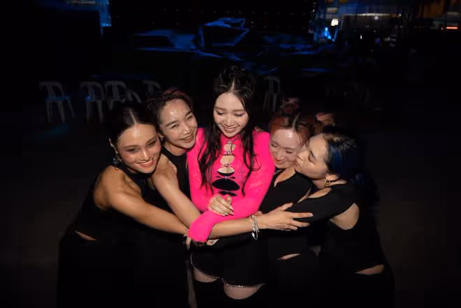 甄子丹19歲女兒發單曲獲國際好評,全家一起幫助宣傳獲資源咖位