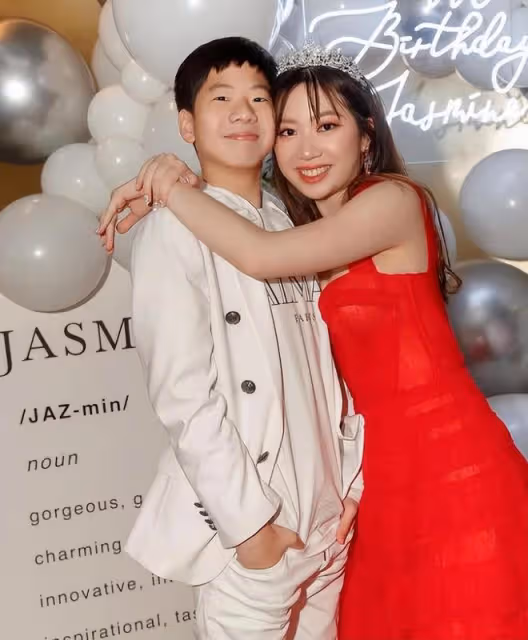 甄子丹19歲女兒發單曲獲國際好評,全家一起幫助宣傳獲資源咖位
