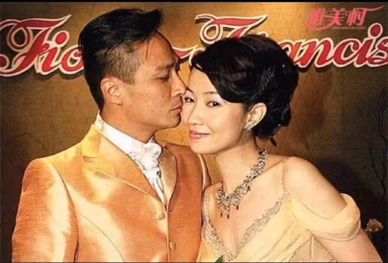知名影帝與她一見鐘情，婚後19年從沒有做過家務，如今年近50仍似少女模樣