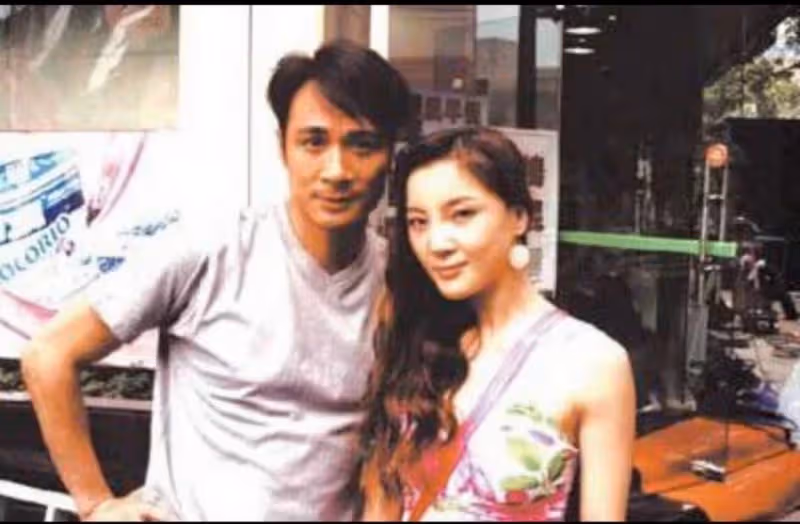 知名影帝與她一見鐘情，婚後19年從沒有做過家務，如今年近50仍似少女模樣