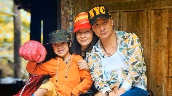 知名影帝與她一見鐘情，婚後19年從沒有做過家務，如今年近50仍似少女模樣