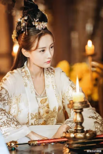 她曾是趙麗穎替身,被於正看中後逆襲一線,如今與趙麗穎平起平坐