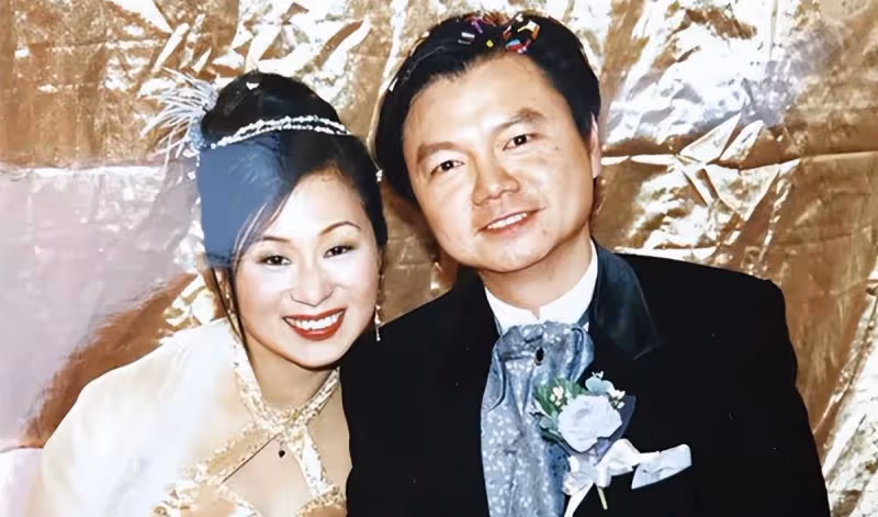 一見鍾情!男星為妻治病「耗盡家產」恩愛18年 卻在60歲「官宣失婚」妻子痛哭:沒辦法接受