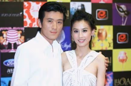 楊子女兒18歲哈佛畢業,親媽陶虹罕見現身,氣質不輸黃聖依