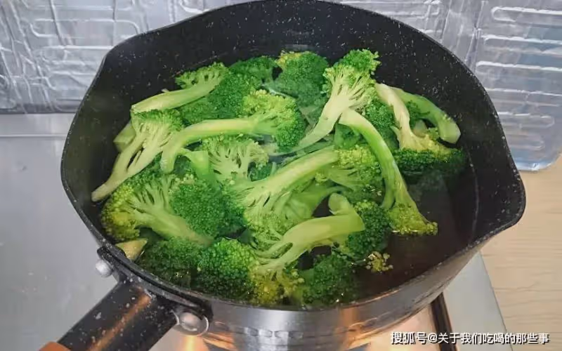 秋天是長個「黃金期」,多給孩子吃3種食物,高鈣高蛋白,別錯過