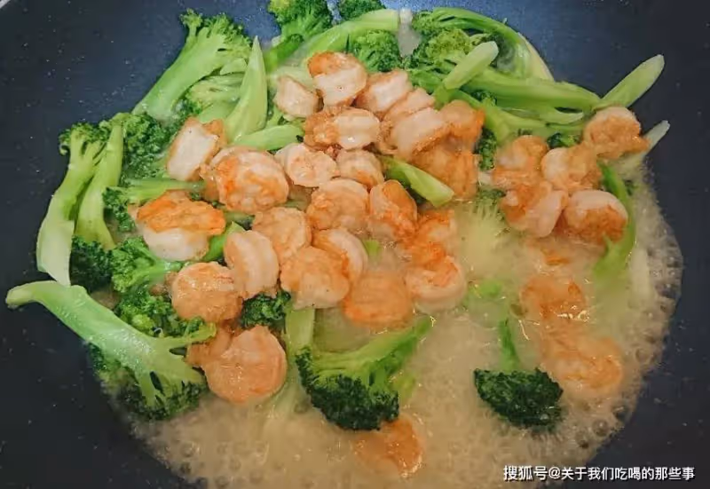 秋天是長個「黃金期」,多給孩子吃3種食物,高鈣高蛋白,別錯過