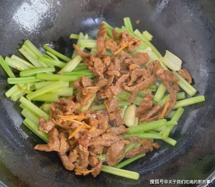 秋天是長個「黃金期」，多給孩子吃3種食物，高鈣高蛋白，別錯過