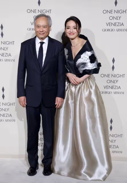 47歲舒淇在國外臉都長了!身穿鞏俐式白襯衫,美得讓人驚艷