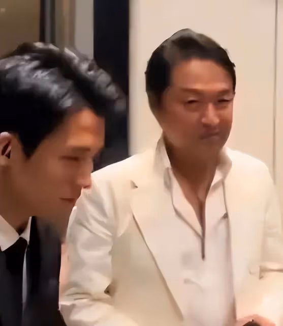 馬景濤為微商站台,頭頂禿了一大片,與富婆牽手唱歌全程眼神狂熱
