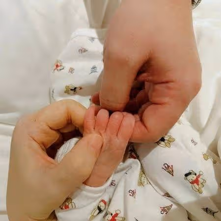 Selina自然產喜迎小腰果!Ella、Hebe陪產見證