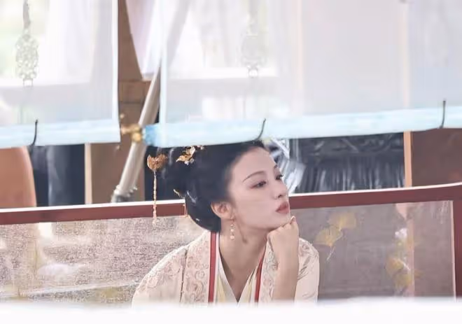 《柳舟記》全新路透，王楚然王妃造型唯美漂亮，近照酷似劉亦菲