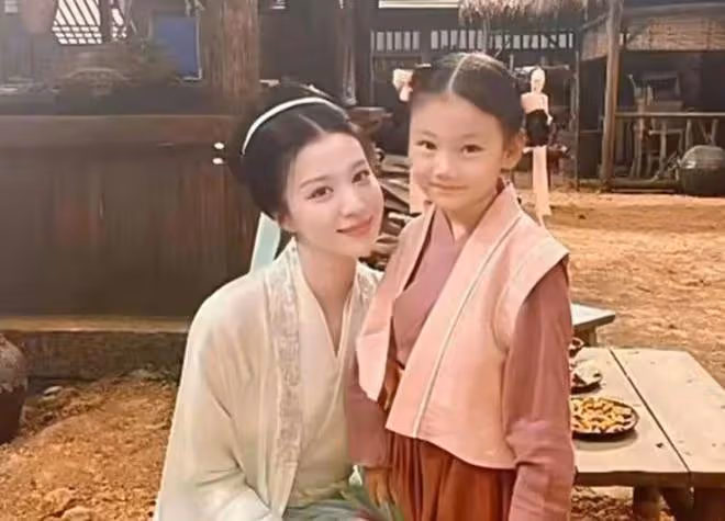 《柳舟記》全新路透，王楚然王妃造型唯美漂亮，近照酷似劉亦菲