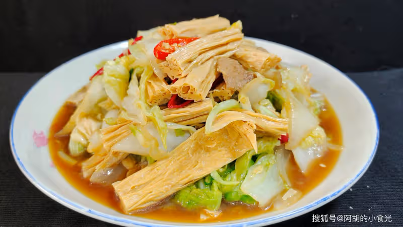 腐竹和它完美搭配,不愧是「秋季蔬菜之王」!脆脆的、更營養,補水防燥好菜
