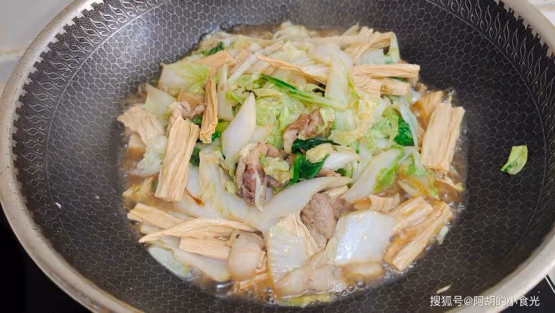 腐竹和它完美搭配，不愧是「秋季蔬菜之王」！脆脆的、更營養，補水防燥好菜