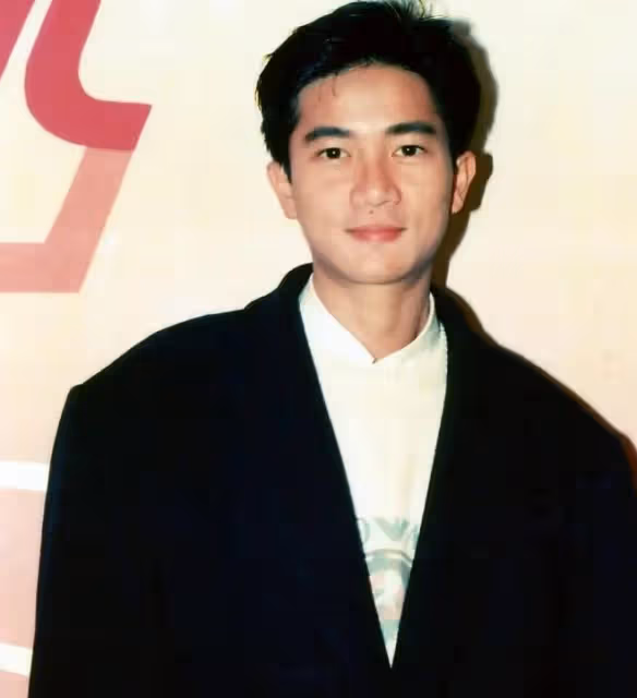 粉絲為陳百強打掃墓地送生日蛋糕,Danny65歲冥誕不寂寞