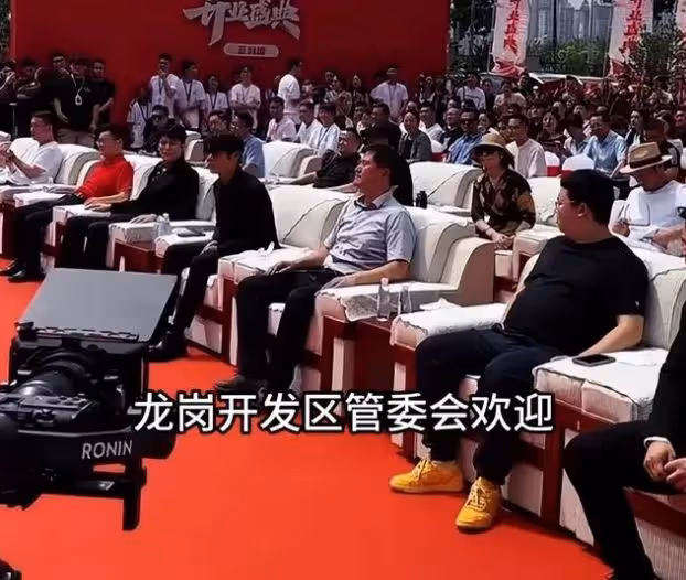 三隻羊開業!小楊哥雇5000人,年收入超500億,獲當地領導支持