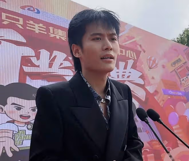 三隻羊開業!小楊哥雇5000人,年收入超500億,獲當地領導支持