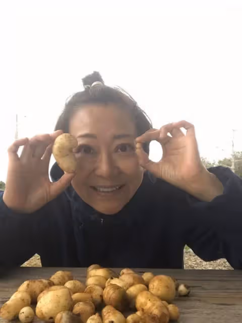曹蘭隱居台東!她卸明星光環「親自除草種芭蕉」樂當農家婦 1年曬出「健康小麥肌」滿臉笑容好幸福