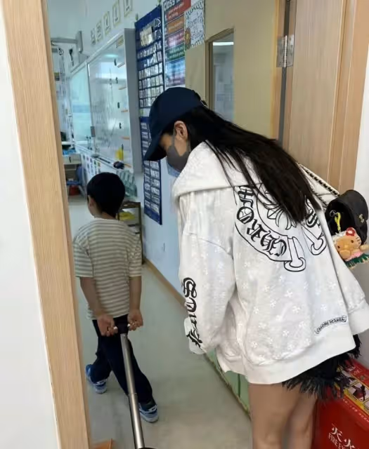 楊穎 黃曉明被曝加入學校家長群!微信號曝光,小海綿名字也首次公開!