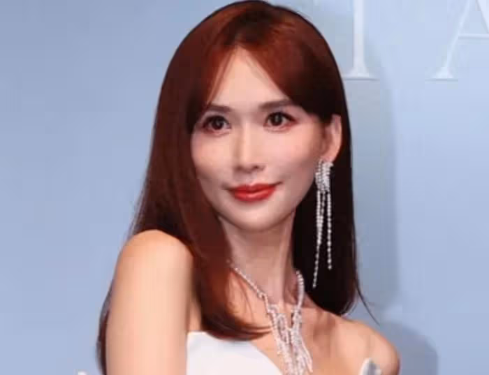48歲林志玲模樣大變!臉僵浮腫蘋果肌凸出,皮笑肉不笑撞臉蔡明