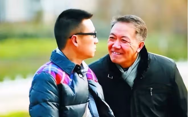 我退休金六千，卻得掰成三份養家，吃幾月清水面，賣房去養老院