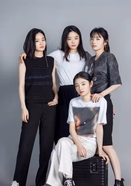 回顧：一孕婦產四胞胎，女孩們皆是運動會采火聖女，老闆是謝霆鋒