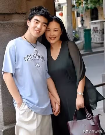 1988年,武漢女子生下腦癱兒遭丈夫拋棄,28年後兒子考上北京大學