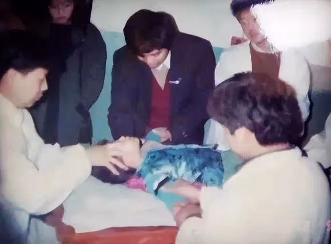 1988年,武漢女子生下腦癱兒遭丈夫拋棄,28年後兒子考上北京大學