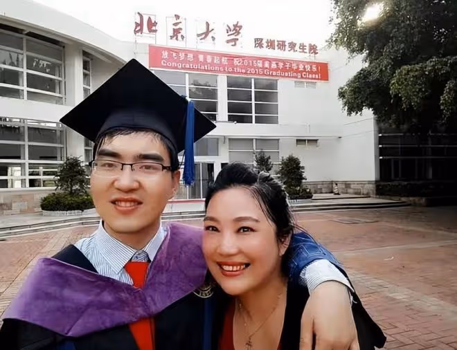 1988年,武漢女子生下腦癱兒遭丈夫拋棄,28年後兒子考上北京大學
