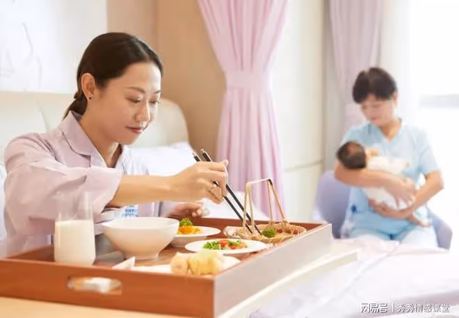 故事:兒媳送親家母三萬的手鐲,卻要我買單,我決定跟老伴去旅行