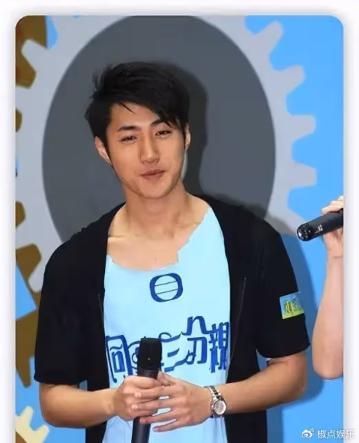 知名港星廣東擺攤賣雞爪!自曝比演戲還賺錢,已在佛山買了2套房