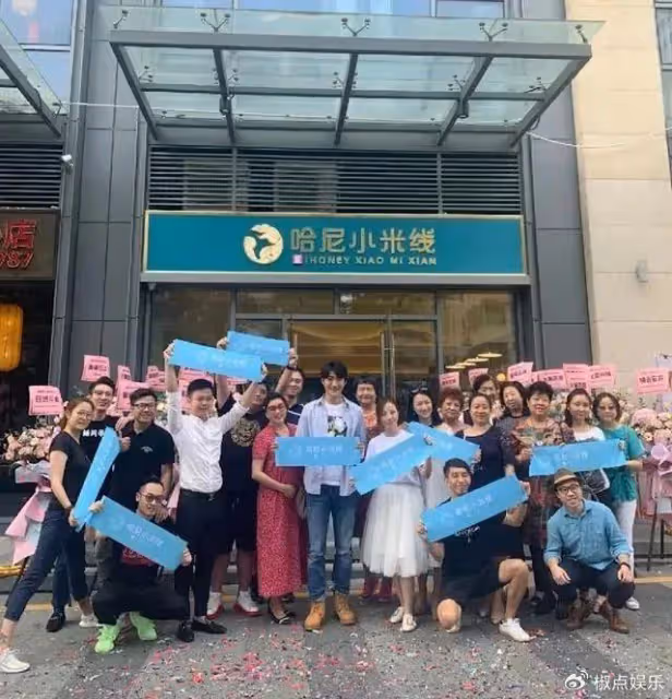 知名港星廣東擺攤賣雞爪!自曝比演戲還賺錢,已在佛山買了2套房