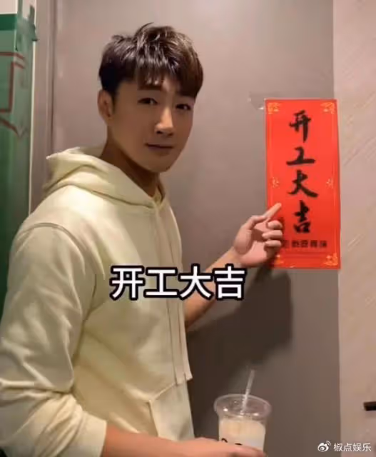 知名港星廣東擺攤賣雞爪!自曝比演戲還賺錢,已在佛山買了2套房