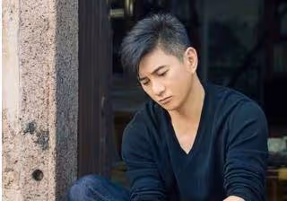 每月替父還債20萬,「賺錢機器「吳奇隆直言只要能掙錢,什麼戲都拍