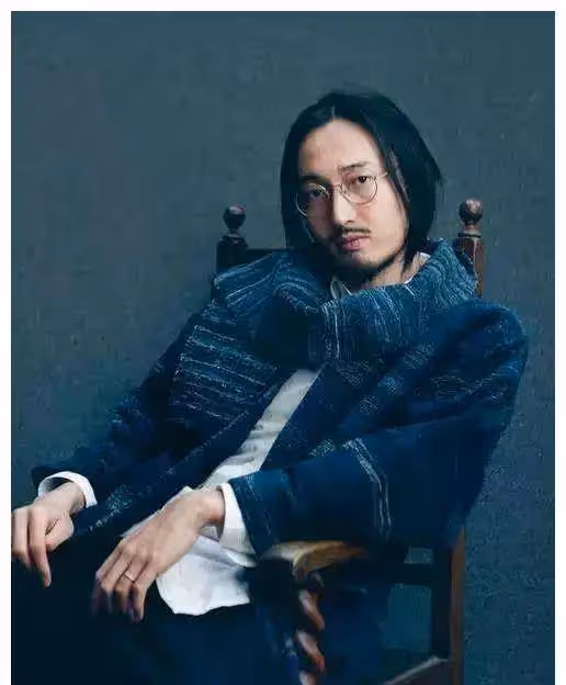 拒絕《愛情公寓》，靠戀情上熱搜，用演技賭人生的王傳君，怎麼變成這樣了？