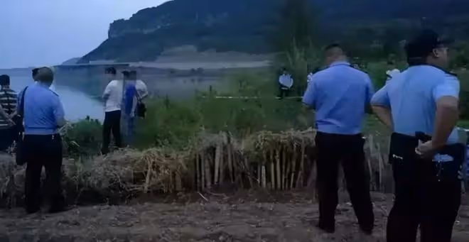 南充特大輪姦殺人案！四大惡人遊街示眾，罕見萬人空巷