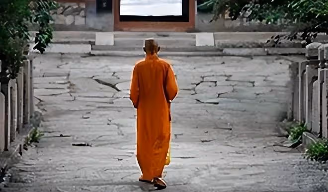 2014年,四川一還俗僧人當街砍死算命先生,兇手:他算得太准了