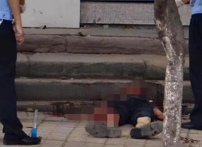 2014年,四川一還俗僧人當街砍死算命先生,兇手:他算得太准了