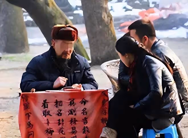2014年,四川一還俗僧人當街砍死算命先生,兇手:他算得太准了